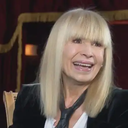 Лили прилапа апартамент на сестра си