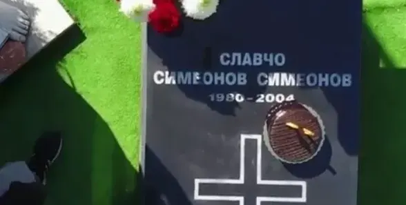 Любо Чука снима гроба на брат си на видео (Снимки)