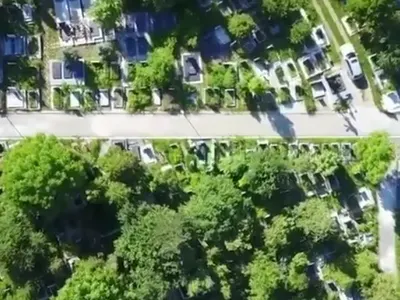 Любо Чука снима гроба на брат си на видео (Снимки)