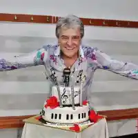 Лорд Минчев в акция: Баровско оранжево за Нелина, Галин гали окото  с Преслава, Гладнишка с коси „птиче гнездо“ + още и снимки