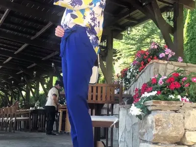 Лорд Минчев в акция: Тони облечена в плажен чадър, Роси бърка модните хоризонти и още + снимки