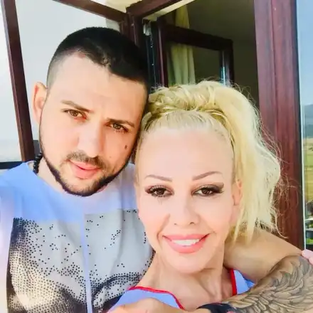 Луна избухна: Аз съм без възраст и нямам любовен живот с младежи!