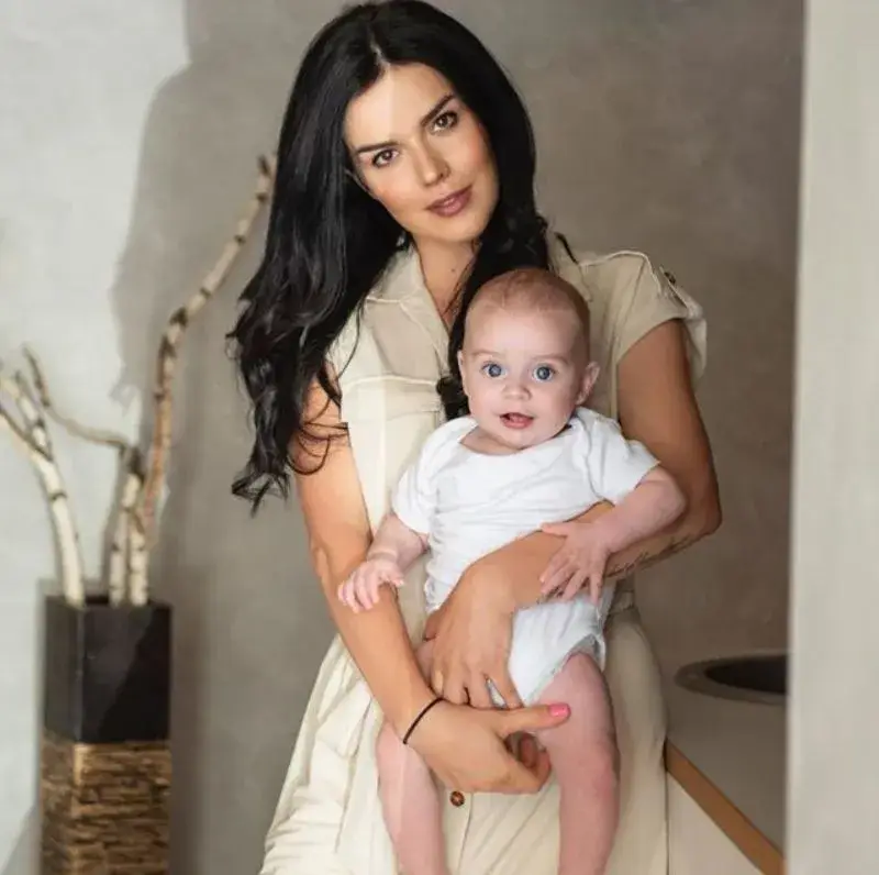 Майки нападнаха Мона Гочев заради кърменето