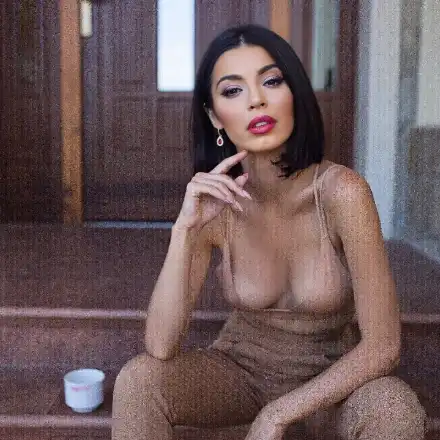 МЕГЗ сложи Мис Силикон в малкия си джоб