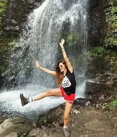 Михаела Филева пътешества с кучето