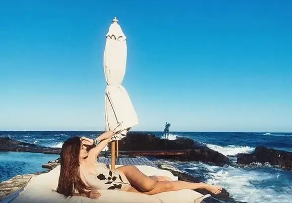 Михаела Филева пощури феновет с дълги бедра