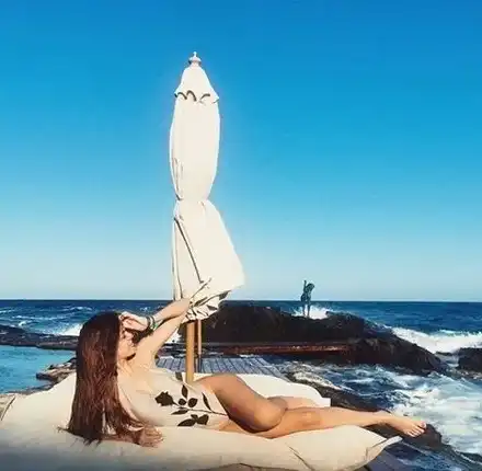 Михаела Филева пощури феновет с дълги бедра