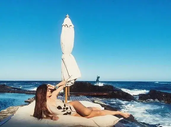 Михаела Филева пощури феновет с дълги бедра