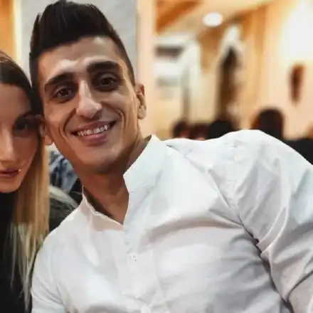 Михаела Маринова разпъната между двете столици