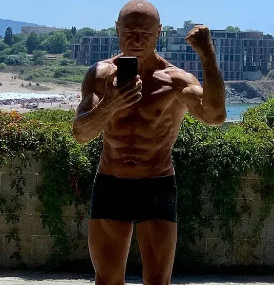 Митко Пайнера изпоти певиците си с перфектно тяло