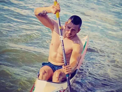 Млад гребец утолява страстите на палавата Луна (Снимки)