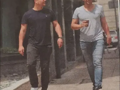 Музика и театър в салон за красота! Орлин Павлов и Любомир Ковачев на звездна среща при фризьора