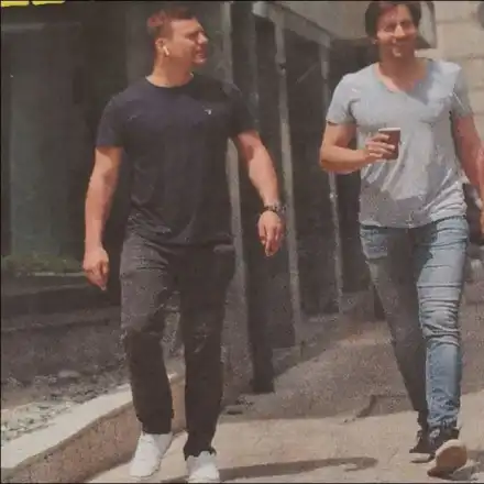 Музика и театър в салон за красота! Орлин Павлов и Любомир Ковачев на звездна среща при фризьора