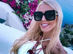 Натали Трифонова се сгодява на Санторини
