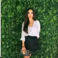 Новият на Алисия не спира да я глези