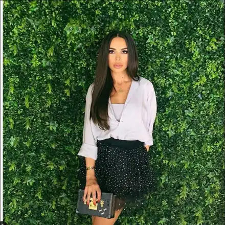 Новият на Алисия не спира да я глези