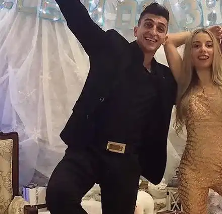 Първата среща на Михаела Маринова и гаджето и завършила на пейка в 3 сутринта