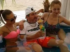 Пищова гуляе с 25 какички преди да стане порядъчен пенсионер
