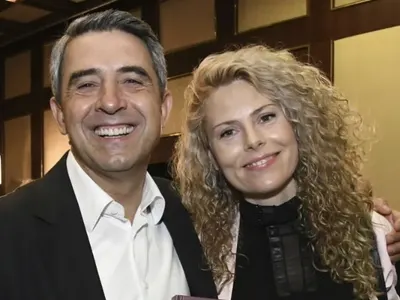 Плевнелиев  най-накрая събра децата си! Батковците Асен и Павел се грижат за малкия Йоан