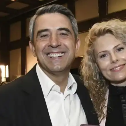 Плевнелиев  най-накрая събра децата си! Батковците Асен и Павел се грижат за малкия Йоан