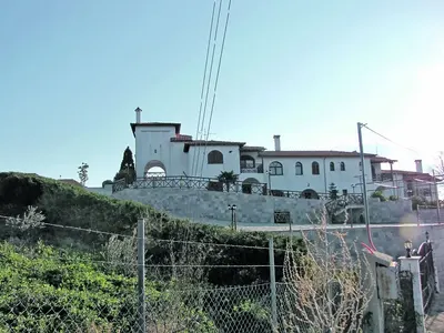 Плевнелиев с частен басейн в гръцкото си имение