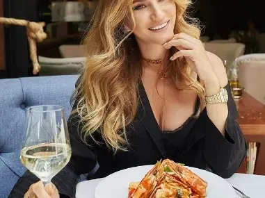 Поредното звездно бебе е на път: Зейнеб бременна в 5-ия месец! Репортерката на Гала вдига сватба + Ето какъв е полът на рожбата