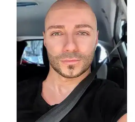 Простотия! Мъжка кифла се пусна без дрехи, защото искал да става чалгар (Фото в галерия)