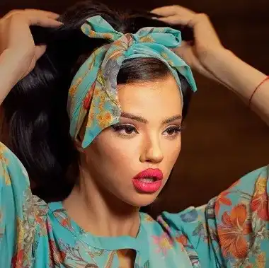 Развален зъб си оперира Дара