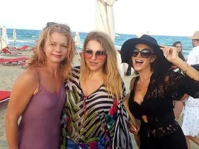 Рени пак с Есил Дюран