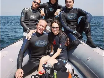 Сървайвърка учи Карамазов да се гмурка