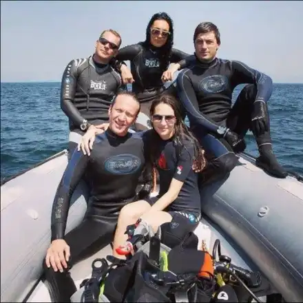 Сървайвърка учи Карамазов да се гмурка