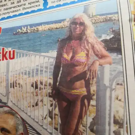 Сестрата на Стоичков се пусна по бански (Петя събира тен на родното Черноморие)