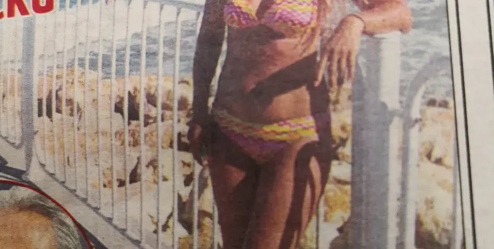 Сестрата на Стоичков се пусна по бански (Петя събира тен на родното Черноморие)