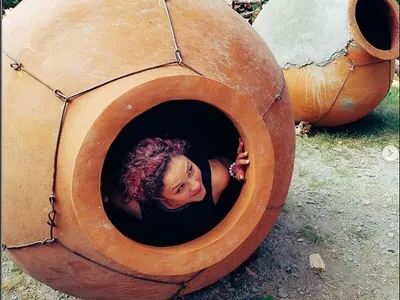 Щерката на Гюзелев скочи в делва