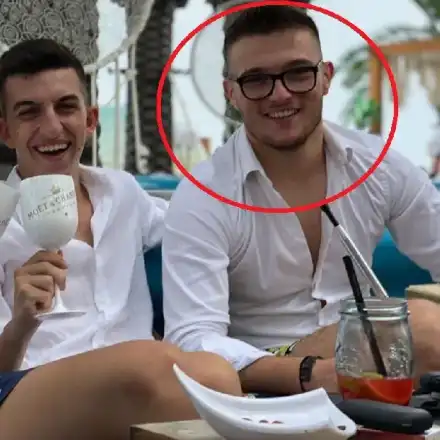 Синът на шеф Манчев черпи с шампанско за 500 лева