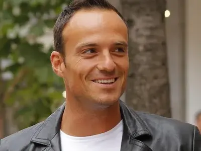 Срам! Наско Михайлов се прави на инвалид (Мистър Дупе паркира на място за хора с увреждания)