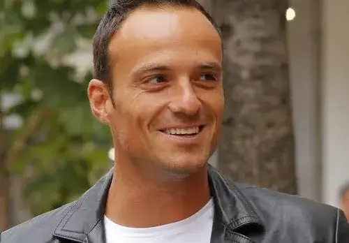 Срам! Наско Михайлов се прави на инвалид (Мистър Дупе паркира на място за хора с увреждания)