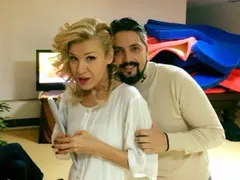 Стефан на Гала се пече без гащи