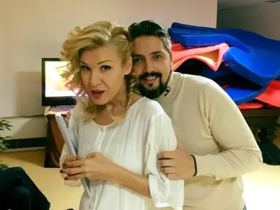 Стефан на Гала се пече без гащи