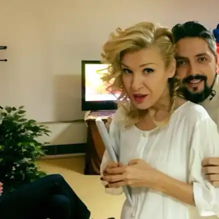 Стефан на Гала се пече без гащи