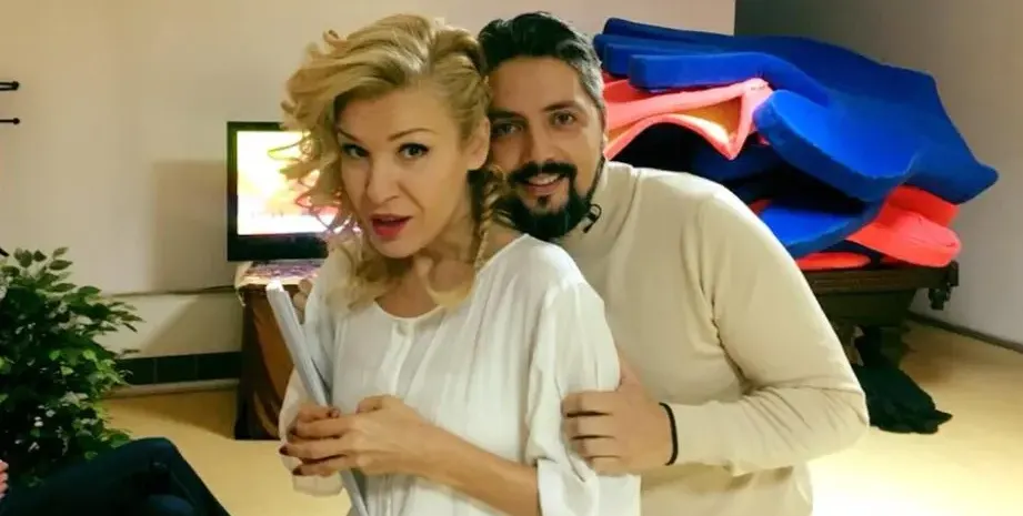 Стефан на Гала се пече без гащи