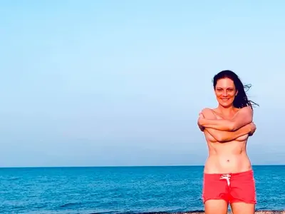 Теодора Духовникова се съблякла пред Деян Донков (СНИМКА по-долу)