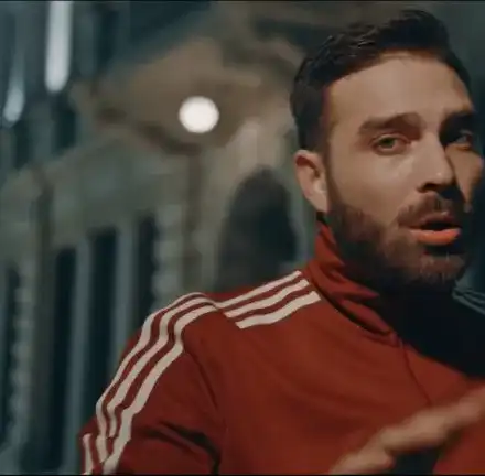 Тото тръгна скандално с охрана