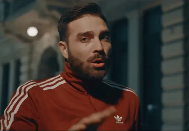 Тото тръгна скандално с охрана