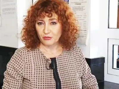 Валя Ахчиева чака първо внуче