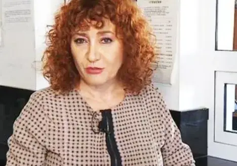 Валя Ахчиева чака първо внуче