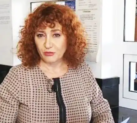 Валя Ахчиева чака първо внуче