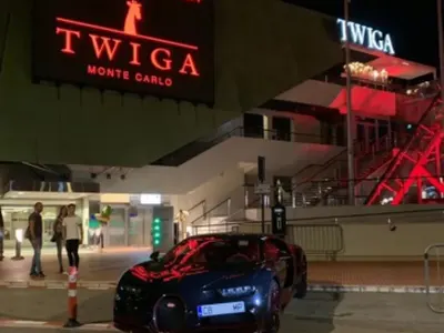 Ваньо Алексиев се забавлява в Монте Карло! Олигархът паркира Бугатито си като баровец точно пред входа на топ клуб (СНИМКИ)