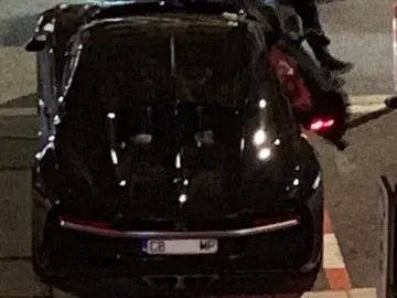 Ваньо Алексиев се забавлява в Монте Карло! Олигархът паркира Бугатито си като баровец точно пред входа на топ клуб (СНИМКИ)