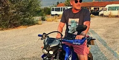 Вергов си лакира ноктите